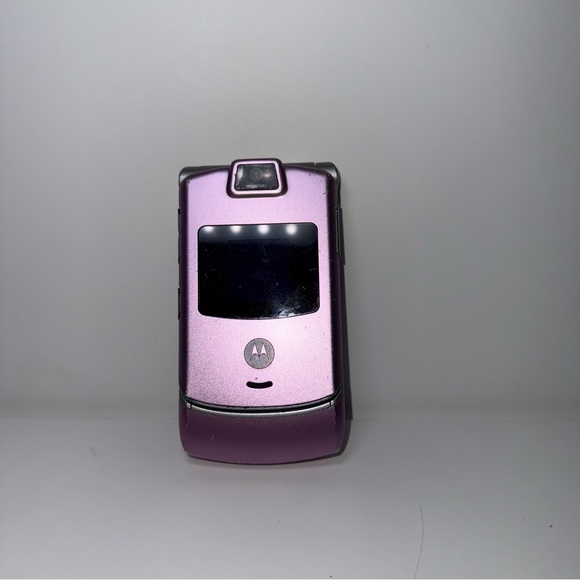 Motorola RAZR V3 Pink-Verizon w/Charger Turns On“UNTESTED” Buy As Is Read Below - Picture 1 of 14